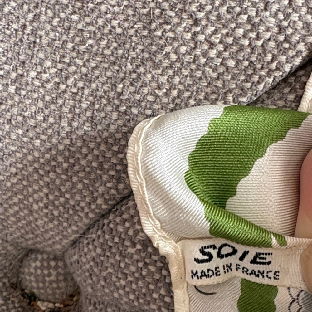 Vintage Silk French Paris Souvenir Scarf - Picture 8 of 8